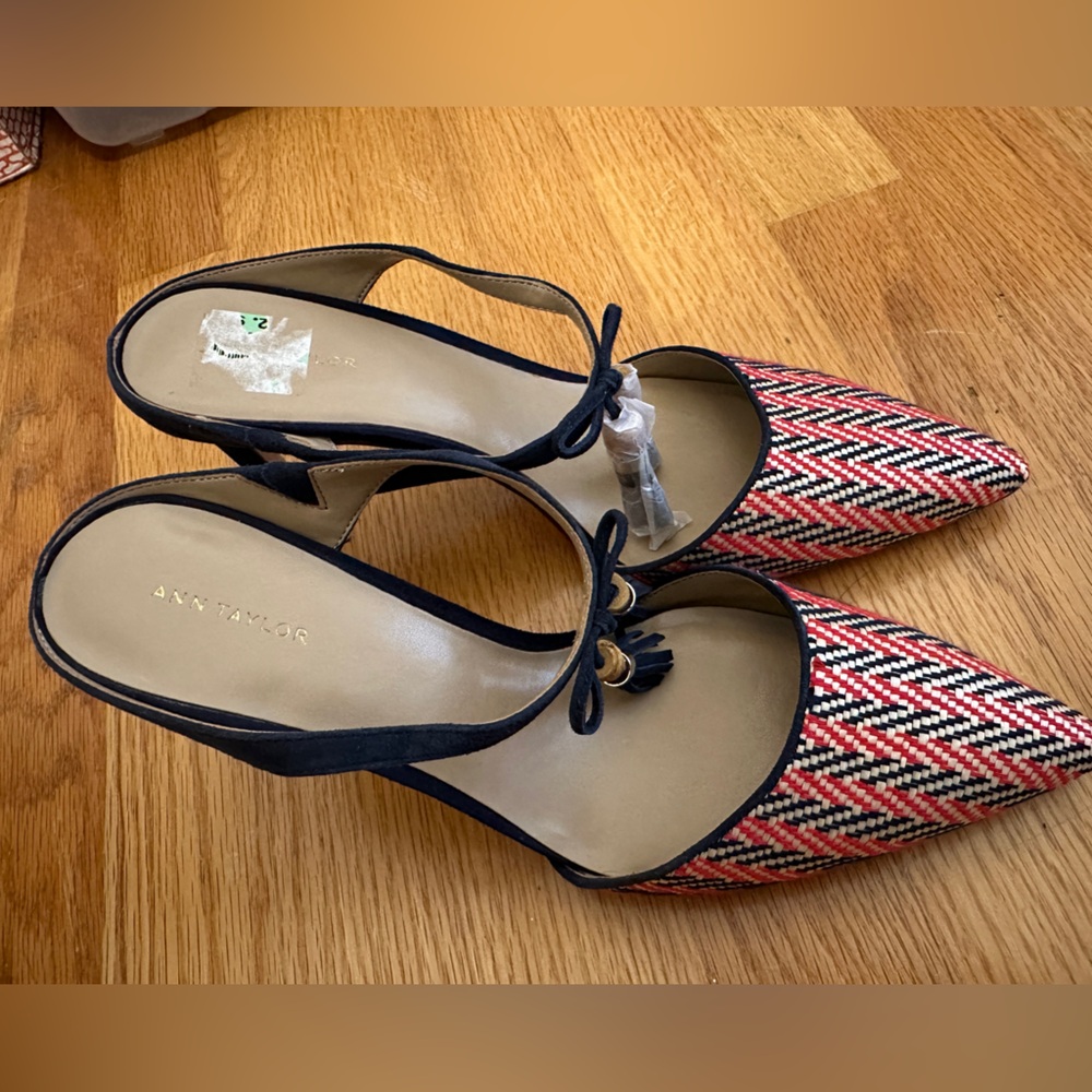 Ann Taylor Jodi Straw Tasseled slip on Pumps 8.5